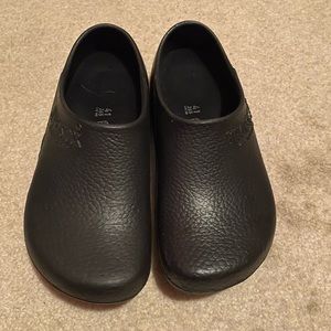 Brand new super birki hospital clogs. Size 41 black birkinstocks. US mens size 8